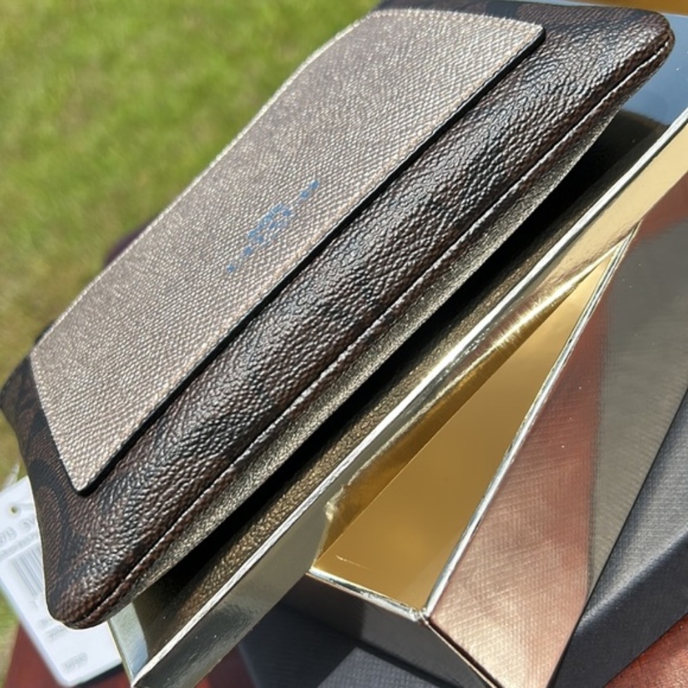 NWT Authentic Coach zip wristlet with Coach gift box - Picture 9 of 11